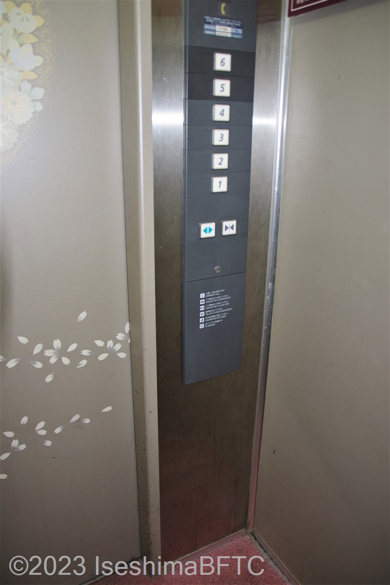 南館エレベーター2　内部