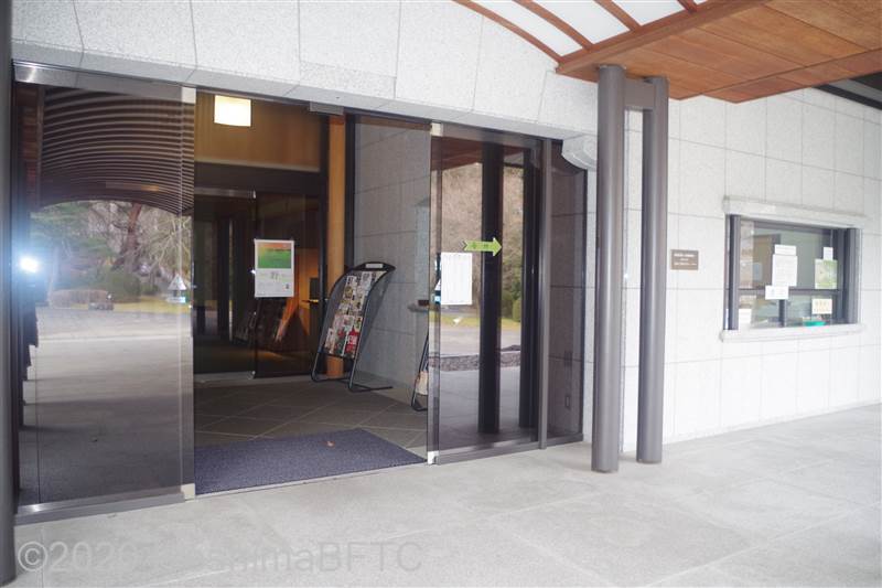 神宮美術館入口の自動ドア