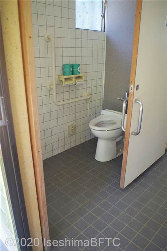 広めのトイレ個室