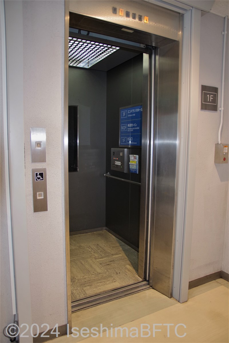 入館用エレベーター