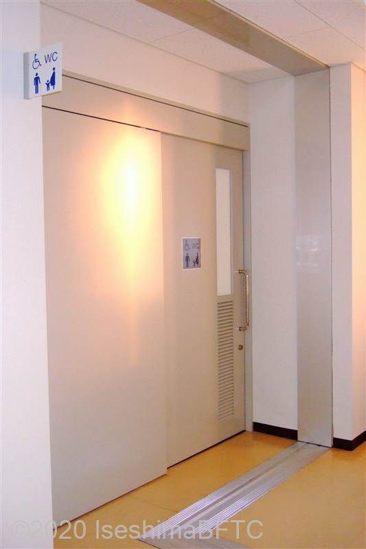 二見総合支所3階車いす対応トイレ入口外観