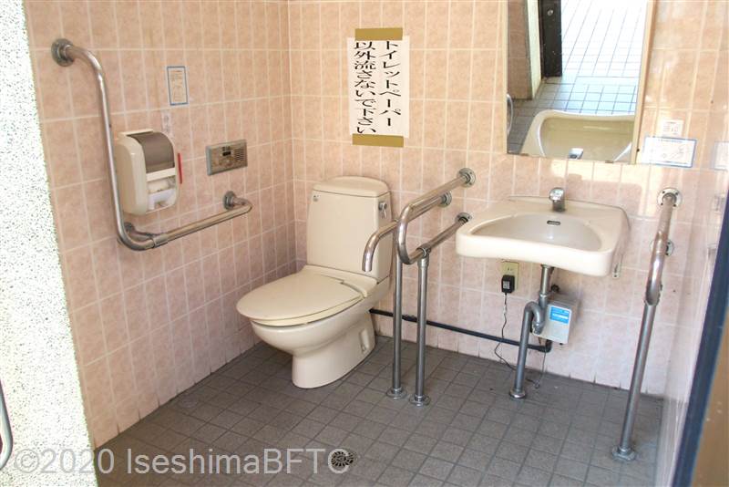 神島港車いす対応トイレ　内部